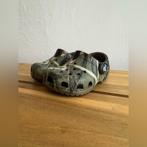 Toddler Realtree Camo Crocs size 5